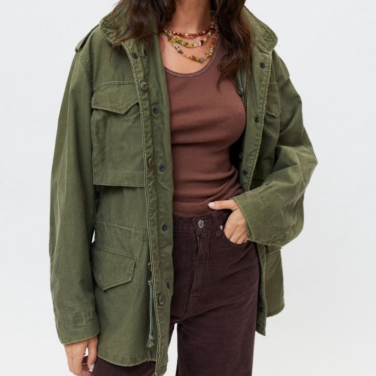 Urban Outfitters Winter, Green Army Jacket, Urban Outfitters Jacket, Fluffy Jacket, Army Green Jacket, Quilted Puffer Jacket, Army Jacket, Camo Jacket, Leather Trench Coat