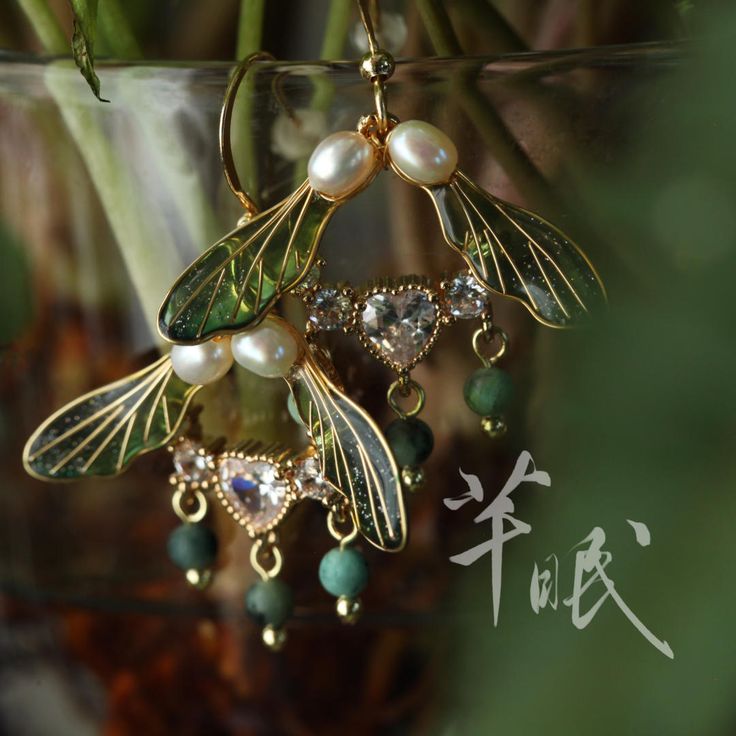 About Qianmian's Daydream A brand celebrated for original designs that blend natural freshwater pearls, resin, brass, gold leaf, 18k gold, sterling silver, and more. We draw inspiration from traditional Chinese accessories, infusing creativity and innovation into our handmade collection. Featuring various flowers, butterflies, dragonflies, and bamboo leaf embellishments on hairpins, earrings, necklaces, and more, each piece is a unique creation with extraordinary creativity. 🦋More Qianmian's Daydream Products👈 Product DetailMaterial: Resin, Coppering, Natural Freshwater Pearl, Silver, 14k Gold PlatedTech: HandmadeStyle: Retro/Sweet/Elegant/ChicOccasion: Party/Weekend Casual/Going Out Caution1. All pictures are taken in real-life scenarios, and color variations may exist under different l Elegant White Jewelry With Artistic Design, Elegant Dangle Resin Jewelry, Elegant Resin Dangle Jewelry, Handmade Yellow Gold Mother Of Pearl Jewelry, Elegant Green Resin Jewelry, Green Jewelry With Artistic Design For Gift, Unique Gold Jade Earrings, Green Artistic Design Jewelry For Gifts, Artistic Gold Jewelry For Wedding