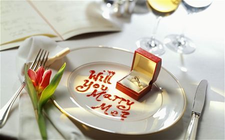 an image of a plate with a ring on it and a flower in the middle