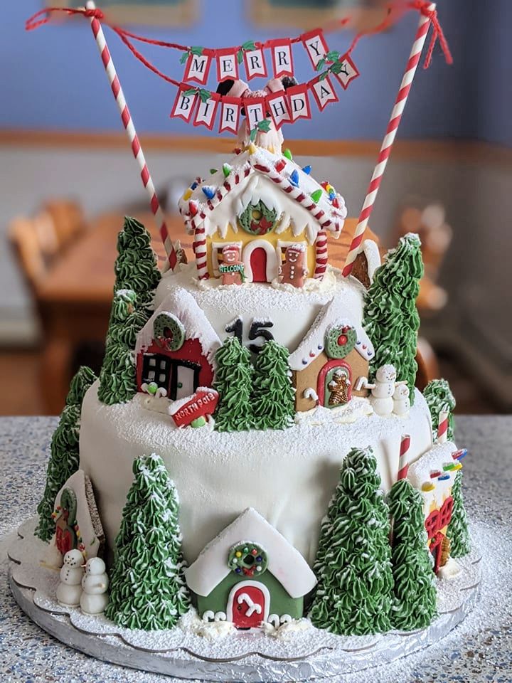 Christmas Cake Designs 2 Tier, 2 Tier Christmas Cake, Quirky Cakes, Duper Cake, Cake Competition, Cakes Easy, Christmas Cakes Easy, Christmas Themed Cake, Fake Bakes