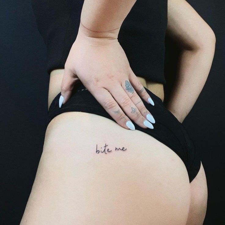 Empowerment Tattoo, Bum Tattoo, Hip Tattoos Women, Writing Tattoos, Pretty Tattoos For Women, Bite Me, Discreet Tattoos, Girly Tattoos, Aesthetic Tattoo