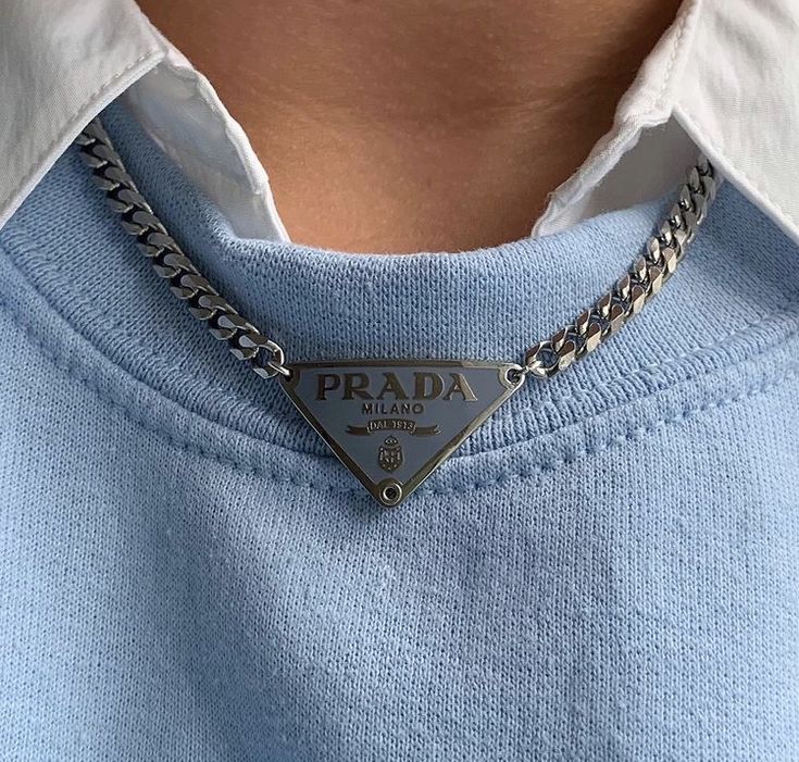 prada necklace Sky Blue Outfit Aesthetic, Book Besties, Office Aesthetic, Mode Tips, Baby Blue Aesthetic, Light Blue Aesthetic, Blue Aesthetic Pastel, Blue Accessories, Aesthetic Blue