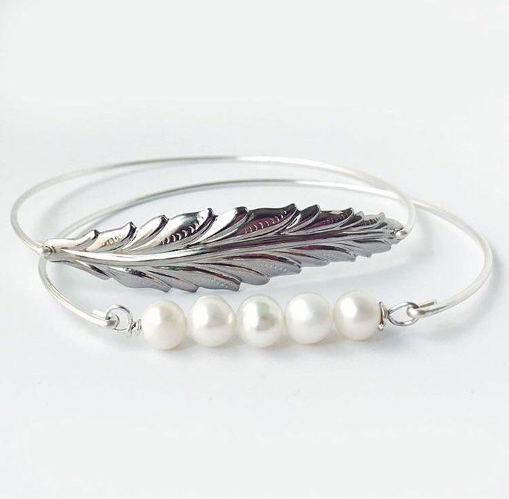 Wedding Leaf & Cultured Freshwater Pearl Bangle Bracelet Set – FrostedWillow Winter Wedding Jewelry, Fall Wedding Jewelry, Unique Wedding Jewelry, Bridal Bracelet Pearl, Pearl Bangle Bracelet, Pearl Bangle, Bridal Fashion Jewelry, Bangle Bracelet Set, Leaf Bracelet