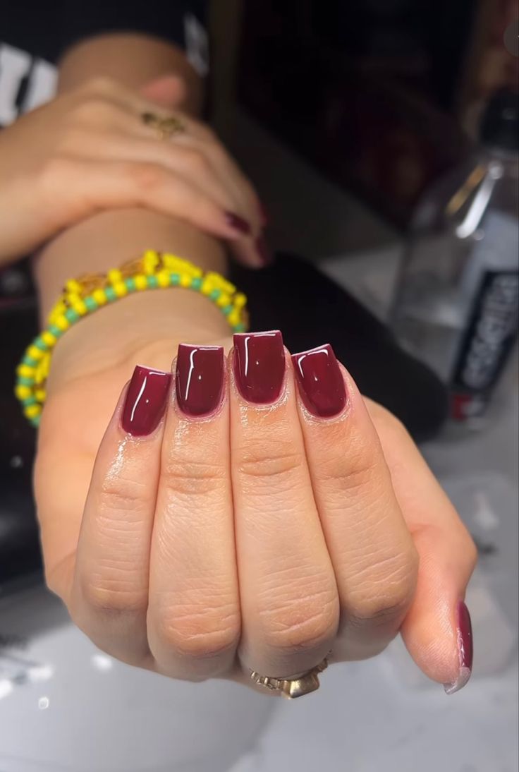 Maroon Gel Nails Short, Cherry Wine French Tip, Square Acrylic Nails Burgundy, Burgundy Acrylic Nails Short, Maroon Nails Acrylic Burgundy, Short Square Maroon Nails, Thanksgiving Square Nails, Fall Short Acrylic Nails Square, Short Classy Fall Nails