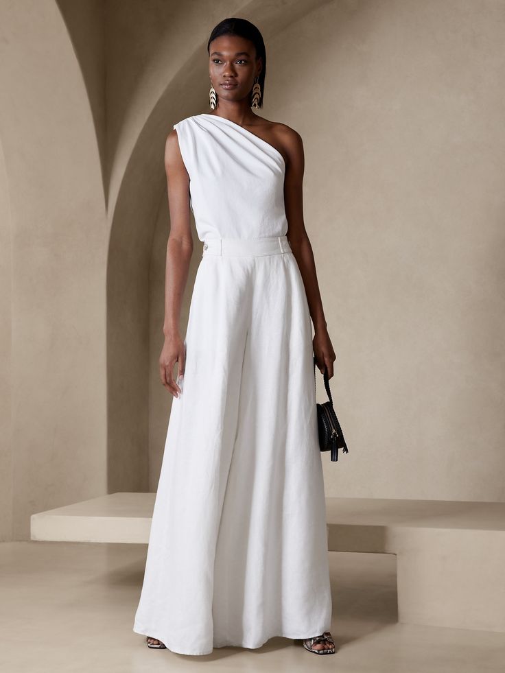 Luxury Resort Wear For Women, Summer Elegant Outfit Classy Chic, Linen Outfits For Women Classy, Summer Brunch Outfit Black Women, Resort Wear For Women Classy, White Linen Pants Outfit, Chic Resort Wear, Linen Pants Outfit, Luxury Resort Wear