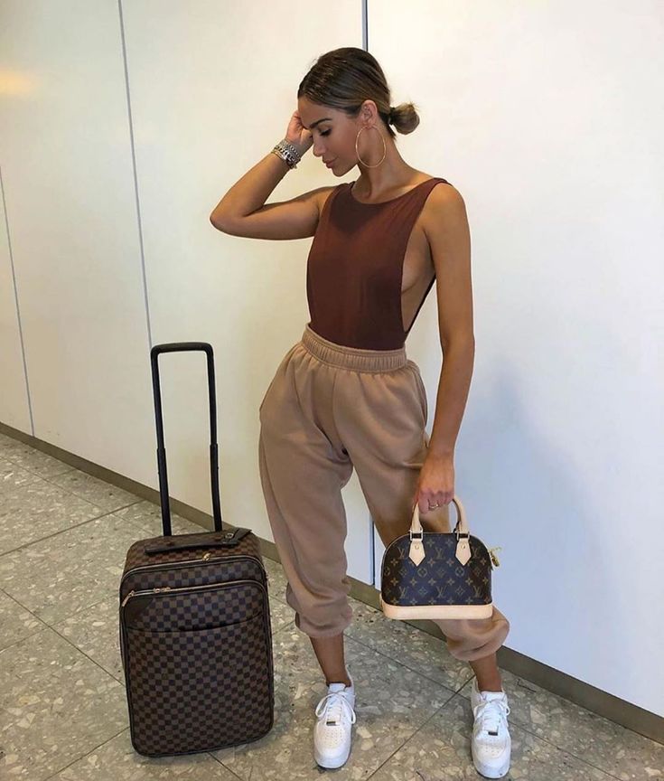 @milano_streetstyle ❤ Stil Boho, Lounge Outfit, Chill Outfits, Looks Street Style, Streetwear Fashion Women, Cute Comfy Outfits, Sporty Outfits, Airport Outfit, Looks Style