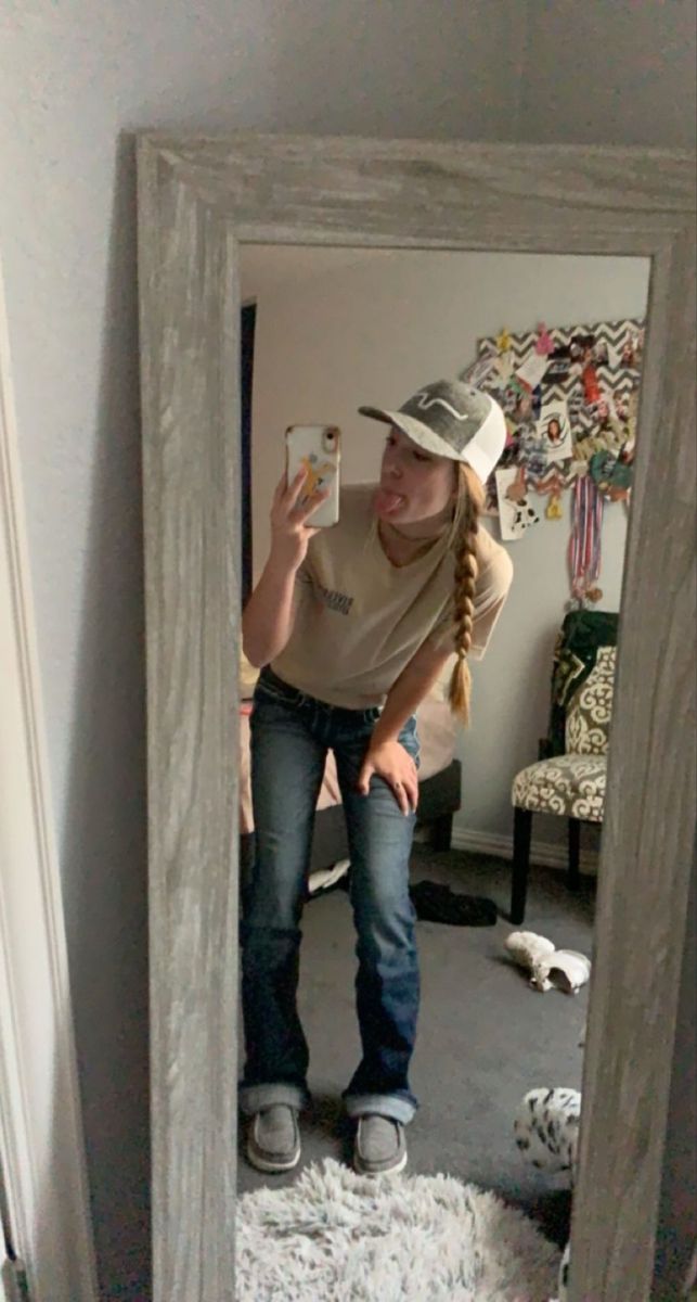 Heydude Shoes Outfits, Country Girl Outfits, Western Hairstyles, Country Hairstyles, Short Hair Braids, Western Girl Outfits, Country Fits, Cute Cowgirl Outfits