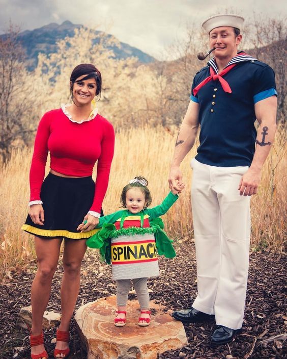 Popeye, Olive Oil + Spinach: This family nailed it with their Popeye et al. getups. We've never seen a cuter can of spinach! Popeye Costume, Diy Fantasia, Family Costume Ideas, Themed Halloween Costumes, Baby Kostüm, Family Halloween Costume, Diy Kostüm, Disney Halloween Costumes, Couple Costumes