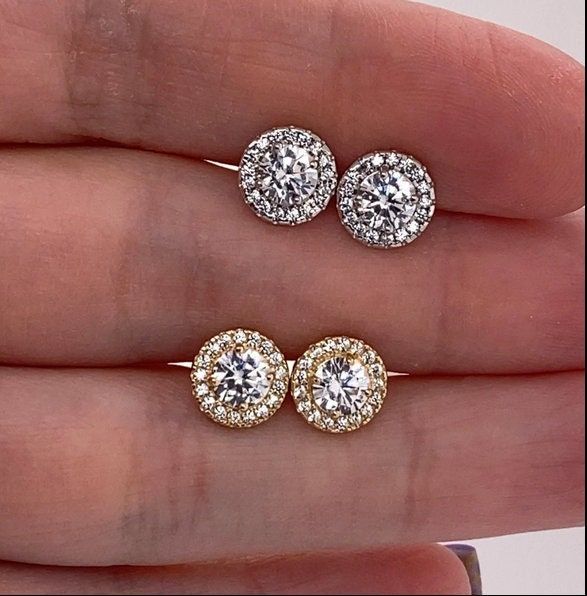 Round CZ Diamond Bar Earring, 14K Solid Yellow Gold  Set With Diamond Earring, Pushback Earrings, Round stud earrings, Diamond Earrings, Minimalist Jewelry, Diamond Earrings Item Description: Main Stone: Simulated Diamond Main Stone Shape: Round Cut Side Stone: Cubic Lab Created 1. White Gold: 10K/14K/18K 2. Yellow Gold: 10K/14K/18K 3. Rose Gold: 10K/14K/18K 4. Silver: Sterling Silver 925 Size Customization: What Size you want... * You can also Customize ring size in US 4 to US 12! It sometimes affects to price. * Main Stone & Shape Customization: Main Stone: Cubic Zirconia, Moissanite, Natural Diamond, CVD Diamond Shape Choice: Round Cut, Heart, Princess Cut, Pear Cut, Cushion Cut, Marquise, Oval Shape, Asscher, Emerald, Radiant, Old European Cut, Old Mine Cut * Check out Special Notes: A Diamond White Halo Diamond Earrings Gift, Halo Diamond White Diamond Earrings For Gift, 14k Gold Earrings With Halo Setting For Wedding, Rose Gold Halo Earrings With Cubic Zirconia, Cubic Zirconia Halo Earrings, Gold Halo Design Diamond Drop Earrings, Elegant Gold Earrings With Halo Setting, Elegant Gold Cluster Halo Earrings, Gold Drop Earrings With Halo Design