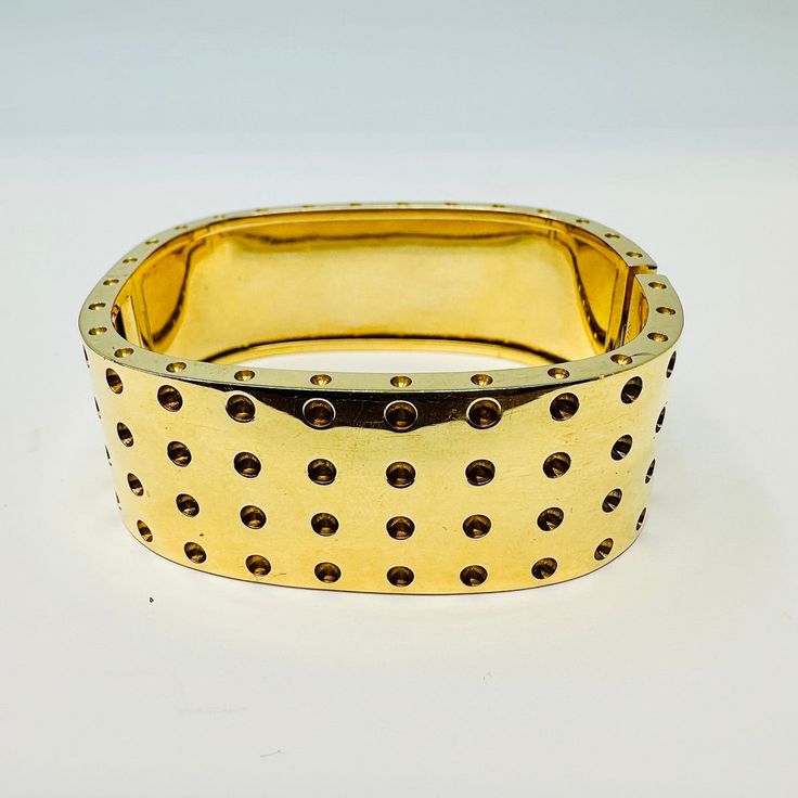 Roberto Coin Wide Hinged "Pois Moi" Bracelet Designer = Roberto Coin Material = 18K Gold Condition = Excellent Class = Premier Location: Glencoe Item Number: 11405-1253 Item ID: 283178 Category: Bracelet Designer Yellow Gold Bracelets For Party, Designer Jubilee Bracelet For Evening, Designer Gold Bracelets For Party, Designer Gold Bracelets For Evening, Designer Bangle Bracelet For Party, Designer Bangle Bracelets For Formal Occasions, Roberto Coin, Bracelet Designs, Item Number