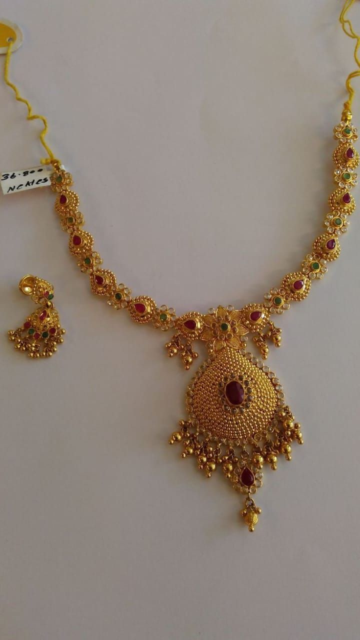 Popular Fashion Designers Gold Necklace Bridal Jewellery Design Neklesh Jewellery Gold, Neklesh Design Gold, Necleses Necklaces Gold, Neklesh Jewellery, Neklesh Design, Neklesh Gold Jewelry Simple, Simple Necklace Designs Gold Indian, New Necklace Designs Gold, 20 Gms Gold Necklace Indian