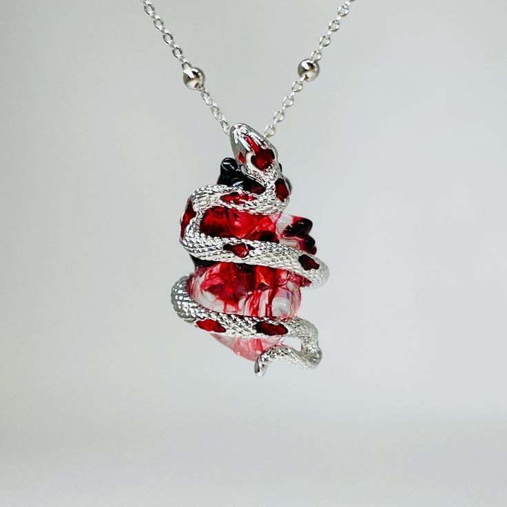 Snake Pendant Necklace, Red And Silver Jewelry, Snake Outfit, Blood Jewelry, Snake Accessories, Snake Heart, قلادات متدلية, Heart Resin, Edgy Jewelry