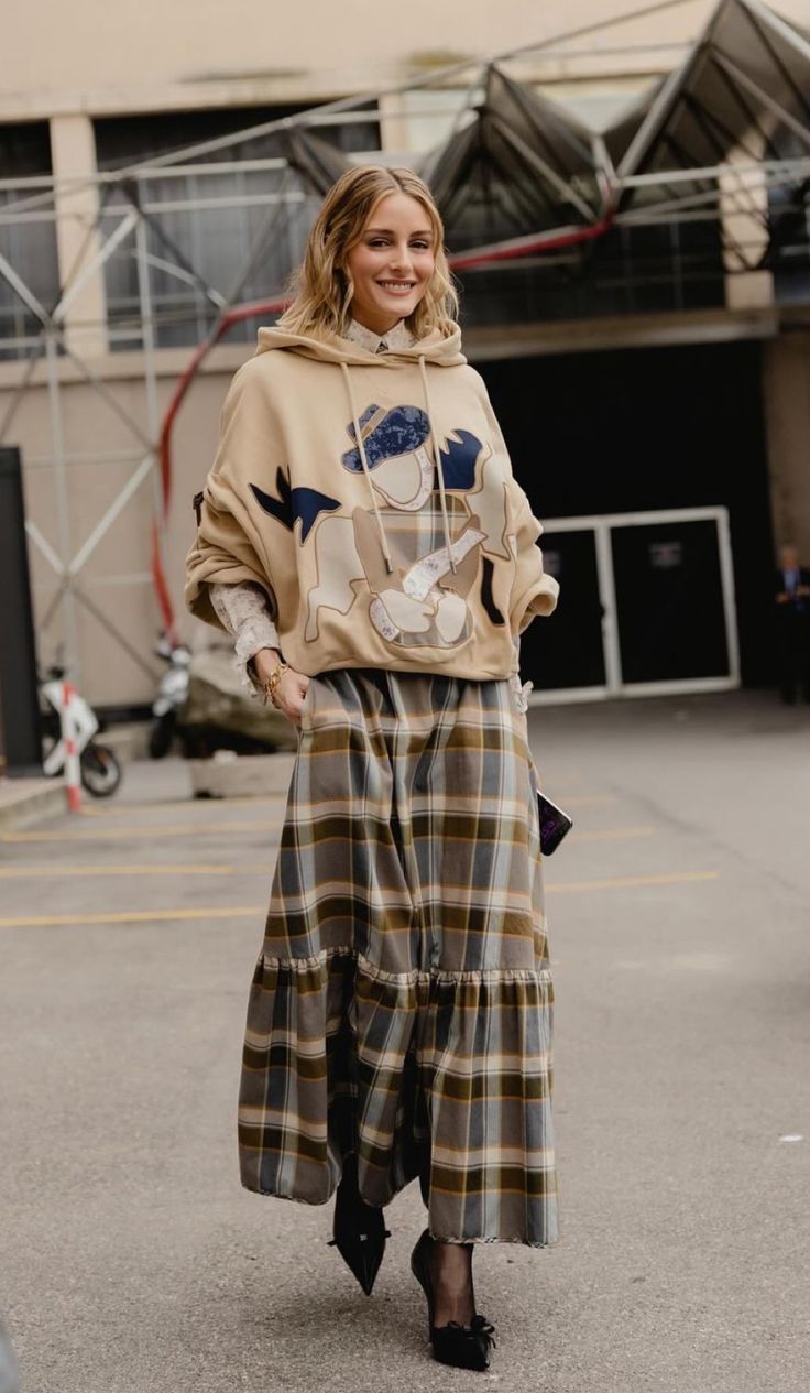 Plaid Skirt Outfit Fall, Skirt Outfits With Boots, Outfits With Skirts, Fall Skirt Outfits, Outfits With Boots, Olivia Palermo Street Style, 10 Winter Outfits, Boots With Jeans, Gingham Outfit