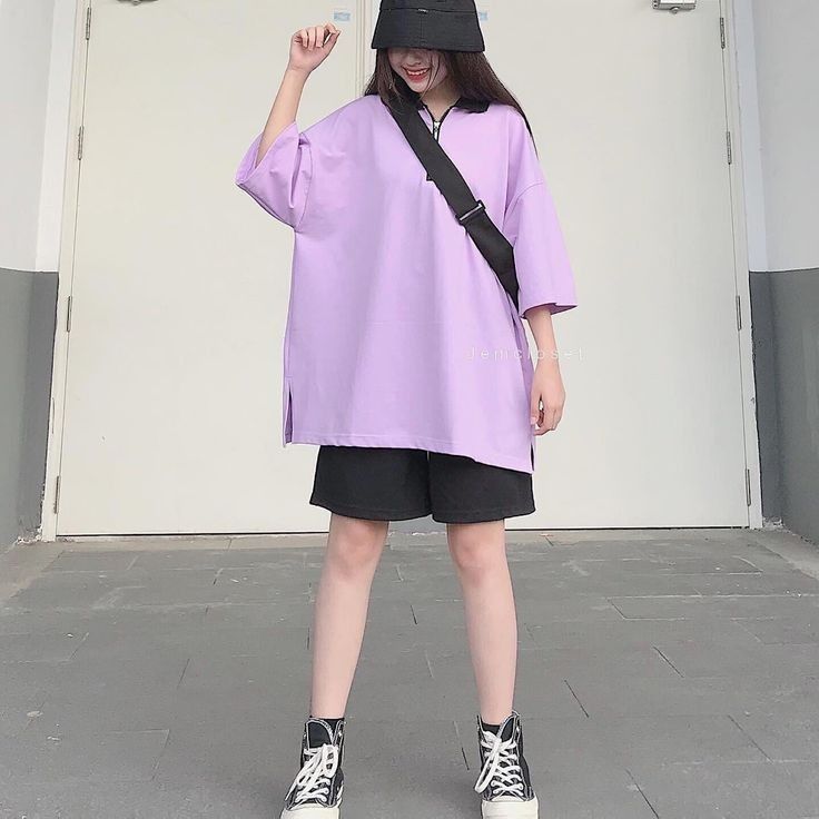 Big Shirt Outfits, Oversized Tshirt Outfit Korean, Oversized Shirt Outfit, Outfit Ideas Korean, Oversize Tshirt Outfits, Boyish Outfits, Outfit Korean Style, Clothes Korean Style, Oversized Outfit