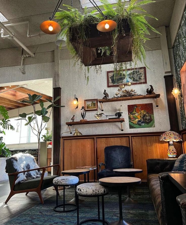 Mid century modern, botanic, plants, animal print, living room, architecture, design Mid Century Modern Cafe Interior, Mid Century Restaurant Design, Mid Century Restaurant, Mid Century Coffee Shop, Mid Century Modern Coffee Shop, Mid Century Modern Restaurant, Mid Century Cafe, Mid Century Modern Cafe, Mid Century Coffee Bar