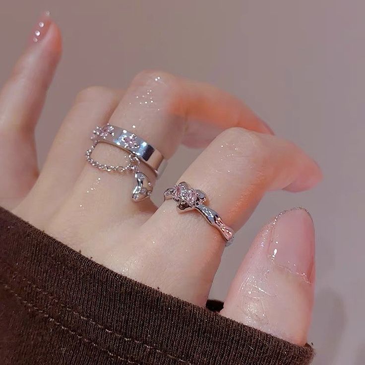 Korean Rings, Girly Rings, Korean Aesthetics, Simple Jewellery Designs, Aesthetic Ring, Chains Aesthetic, Cute Promise Rings, Rings Aesthetic, Aesthetic Rings