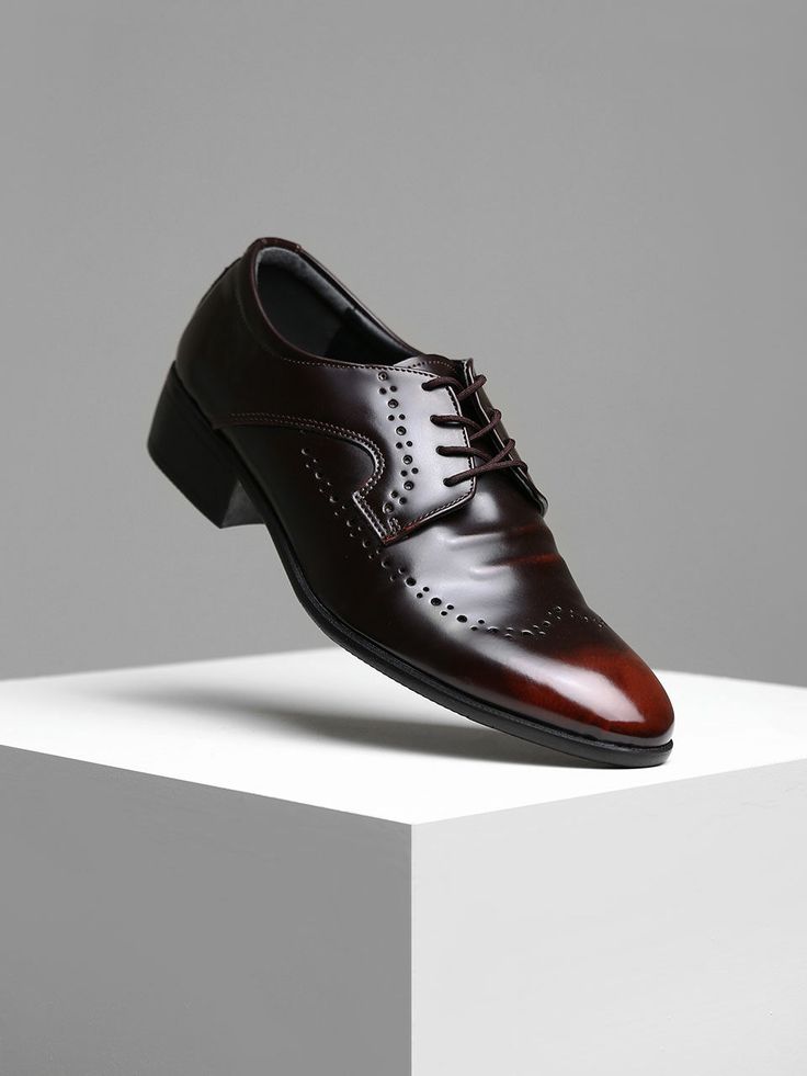 Editor's NotesPASCOROZEN’s brogue shoes give basic and formal look with stitch detail and classic design.- Lace-up design- Comfortable fit- Stitch detail- Classic designMeasurements(in.)- Size: KR250mm(US7) - KR280mm(US10)- Heel Height: 0.2~1.6in.- Fits true to the sizeComposition & Care- (Outshell, Lining) Synthetic Leather (Heel) Synthetic Rubber- Please check the care labelDesigner- by PASCOROZEN Business Lace-up Shoes With Round Toe And Perforations, Semi-formal Oxford Loafers With Almond Toe, Semi-formal Oxfords With Perforated Toe Box, Semi-formal Pointed Toe Oxfords With Branded Insole, Business Dress Shoes With Perforated Almond Toe, Classic Brogue Lace-up Shoes With Pointed Toe, Classic Pointed Toe Oxfords With Stitched Sole, Classic Pointed Toe Lace-up Shoes With Brogue Detailing, Classic Lace-up Shoes With Brogue Detailing And Pointed Toe