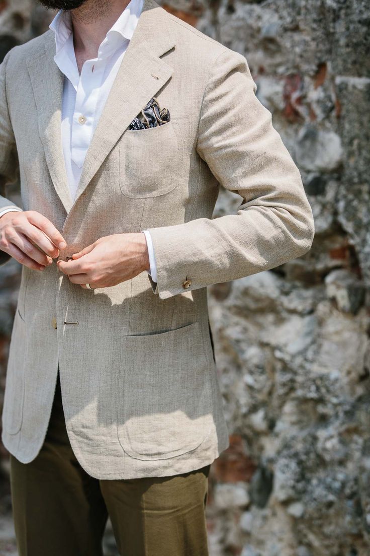 Pale summer colours (in vintage linen) – Permanent Style Men In Linen, Tan Blazer Outfits, Linen Jacket Men, Linen Blazer Men, Mens Linen Jackets, Light Blazer, Formal Men Outfit, Mens Summer Outfits, Summer Colours