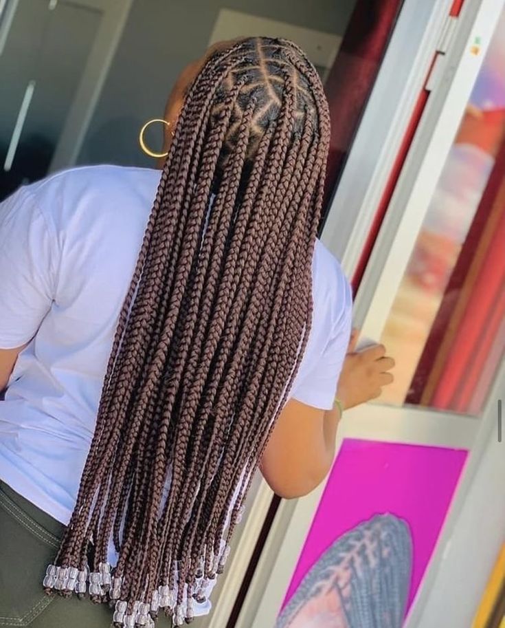 Medium Box Braids Brown, Brown Knotless With Beads, Knotless Box Braids Diy, Box Braids Diy, Knotless With Beads, Knotless Hairstyle, Traditional Box Braids, Brown Knotless, Medium Knotless Box Braids