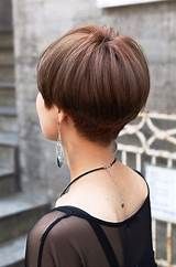 Short haircuts front and back view Short Stacked Wedge Haircut, Back Of Bob Haircut, Short Hair Back View, Short Wedge Hairstyles, Bob Haircut Back View, Short Wedge Haircut, Mushroom Haircut, Stacked Hairstyles, Wedge Haircut