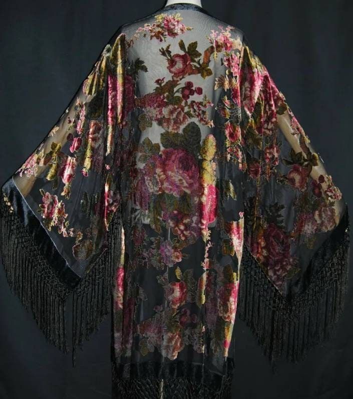 💖 Velvet Black 🖤 with Burgundy Rose Garden 🌹 Mucha Vintage Style Velvet ArtDeco ArtNoveaux Mucha Fits All Sizes 6-14 Lovely Detailing Fringe Coat, Flower Jacket, Burgundy Roses, Moda Hippie, Boho Mode, Velvet Kimono, Kimono Design, Black Goddess, Garden Deco