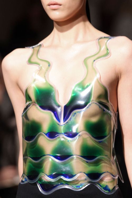 Cl Fashion, Futuristic Fashion, Christopher Kane, Mode Inspo, Mode Inspiration, Green And Blue, Fashion Details, Costume Design, London Fashion Week