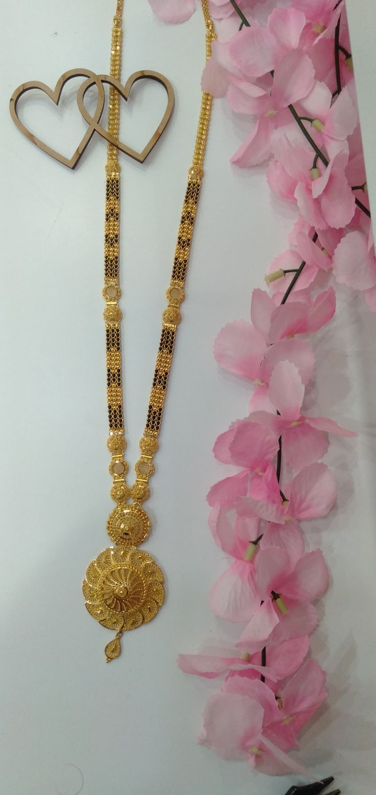 Fancy Long Mangalsutra Designs Gold, Mangalsutra Designs Long Indian Bridal, Gold Mangalsutra Designs Bridal, Gold Jewels Design Long Necklace, Nallapusalu Long Chain Designs, Long Nallapusalu Designs Gold, Mangalsutra Designs Gold Long, Long Gold Mangalsutra Designs, Mangalsutra Designs Long