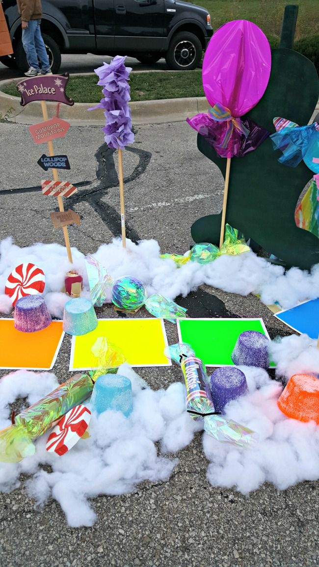 there are many decorations made out of clouds on the street