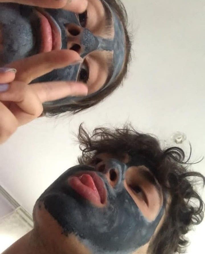 Couple Mask Face, Face Masks With Boyfriend, Couples Face Masks Pictures, Boy With Face Mask, Face Mask Date, Couples Face Mask, Couple Face Mask, Mind Video, Mask Aesthetic