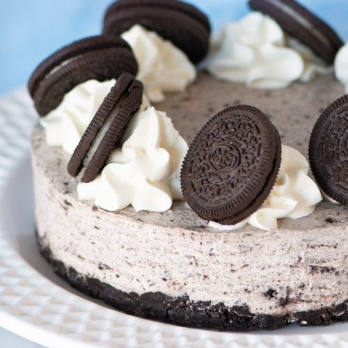 an oreo cookies and cream cake on a plate