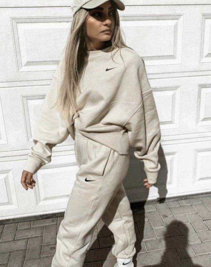 Nike Sweatsuit Outfits Women, Nike Matching Set Outfit, Nike Tracksuit Outfit Women, Nike Sweatsuit Outfits, Matching Sweatsuit Outfit, Sweatsuit Outfits Women, Nike Sweats Outfit, Sweat Set Outfits, Tracksuit Outfit Women