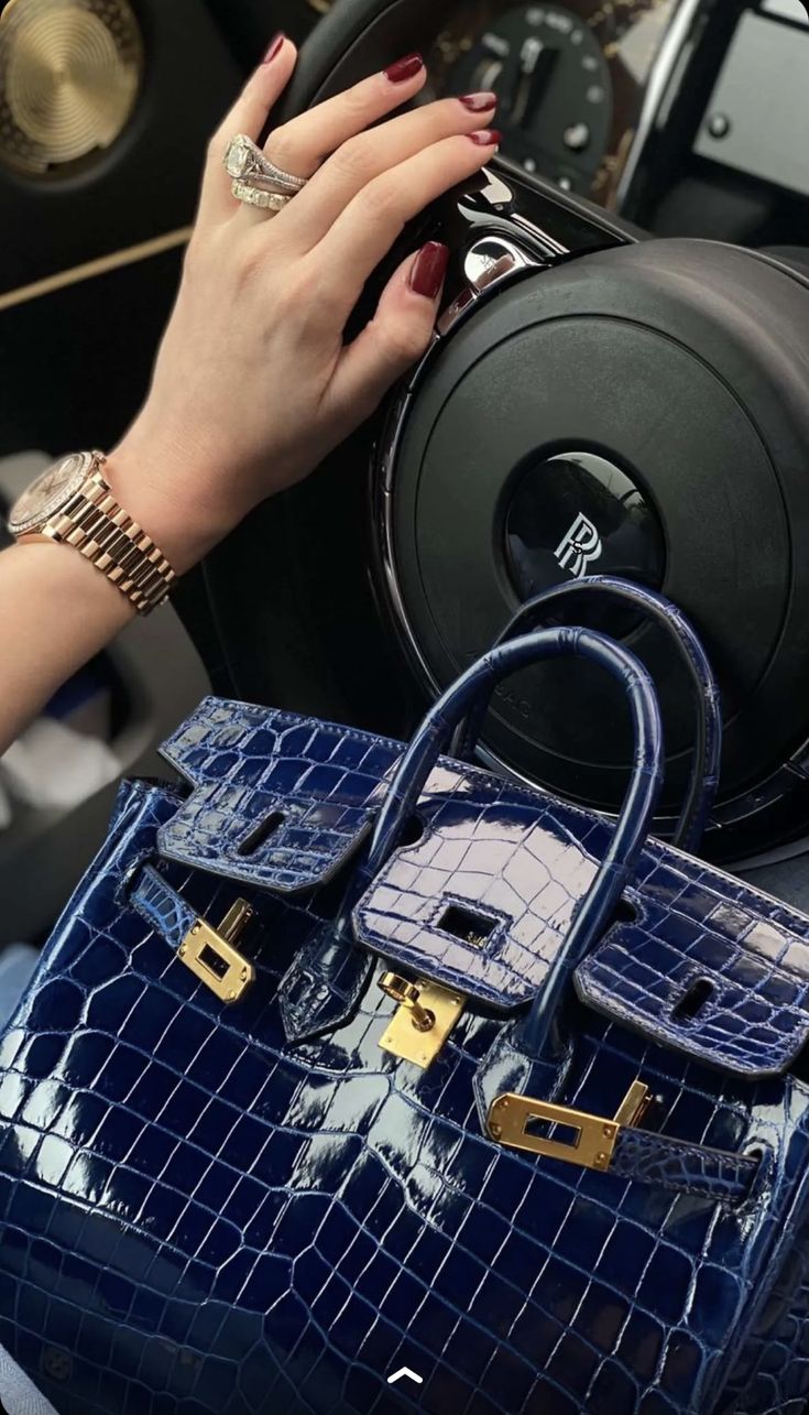 Blue Birkin, Luxury Bags Collection, Rich Girl Lifestyle, Luxury Lifestyle Dreams, Luxury Purses, Hermes Bag, High Society, Future Lifestyle, Pretty Bags