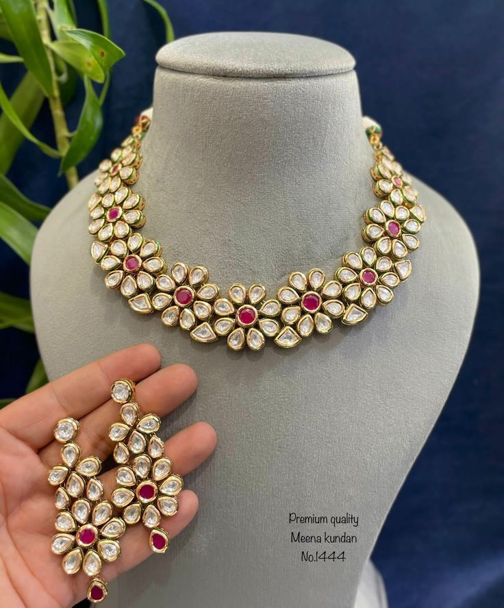 Diy Kundan Jewellery, Kundan Rings, Handmade Jewelry Business, Silk Bangles, Earrings Diy Handmade, Indian Wedding Jewelry Sets, Diy Jewellery Designs, Traditional Necklace, Kundan Jewellery Set