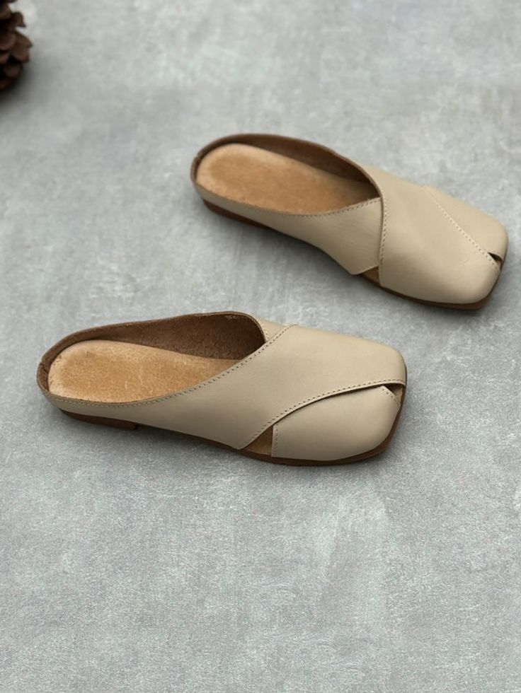 Features Item Code: 7505642979390 Main Material: Cowhide Upper Material: Cowhide Outsole Material: Beef Tendon Gender: Women Style: Ethnic Style Pattern: Solid Color Toe Style: Square Toe Heel Height: Flat Heel (1-3cm) Season: Spring,Summer Function: Non-slip, Warm, Wear-resistant，Sweat-absorbing Size 35,36,37,38,39,40 Beef Tendon, Fur Sliders, Kids Purse, Crop Top And Leggings, Plaid Trousers, Summer Slippers, Square Toe Heels, Africa Fashion, Leather Accents