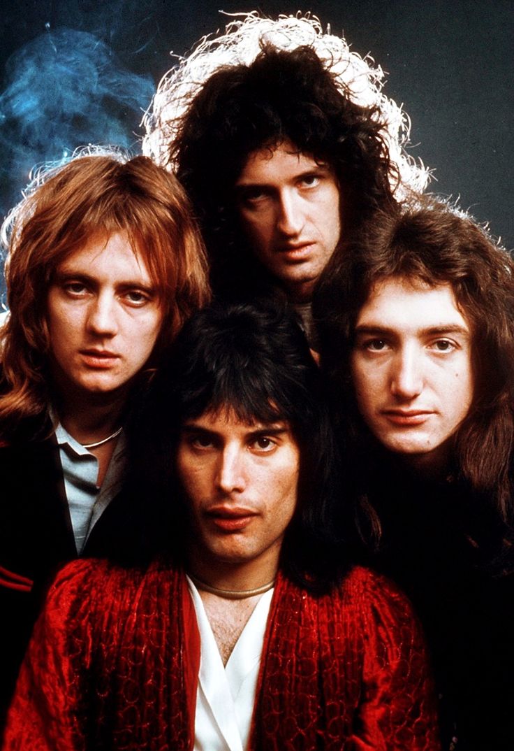 1970-1975 | Queen Photos God Save The Queen, Freddy Mercury, Queen Photos, Roger Taylor, Queen Pictures, Queen Freddie Mercury, Musica Rock, British Rock, John Deacon