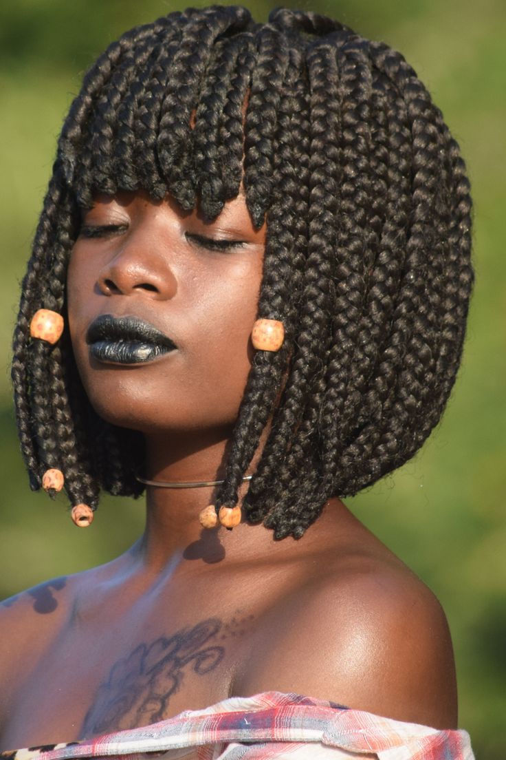 braids hair Box Braids Bangs, Box Braids With Bangs, Short Box Braids Bob, Afrocentric Hair, Braids With Bangs, Black Women Aesthetic, Short Bob Braids, Afrocentric Hairstyles, Box Braids Bob