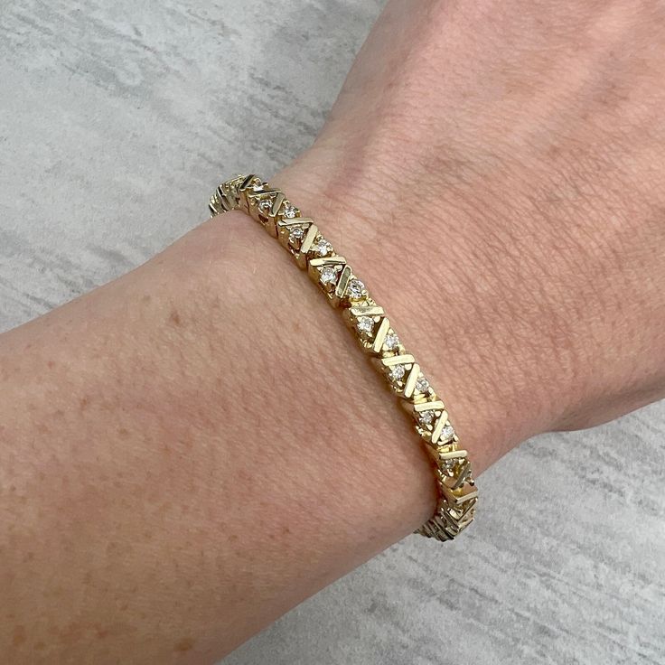 Vintage Tennis Bracelet, Tennis Bracelet Aesthetic, Vintage Gold Bracelet, Bridal Jewellery Earrings, Gold Tennis Bracelet, Bracelet Inspo, Wrist Stacks, Black Opal Ring, Bracelet Diamond