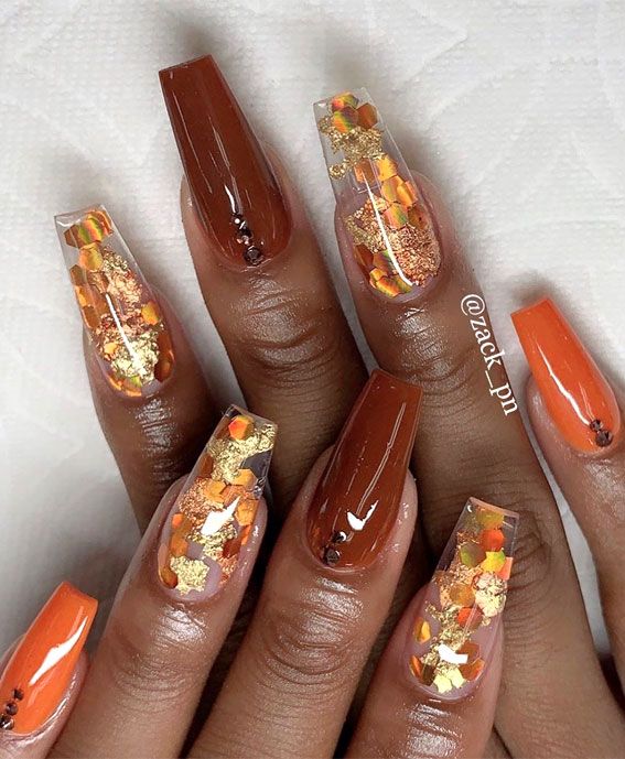 Shades of autumn nails If anything could tell us about fall, it would be these nails. The nails have a pretty color combo and... Brown Acrylic Nails, Nagellack Trends, September Nails, Nagel Tips, Fall Acrylic Nails, Thanksgiving Nails, Fall Nail Art, Brown Nails, Orange Nails