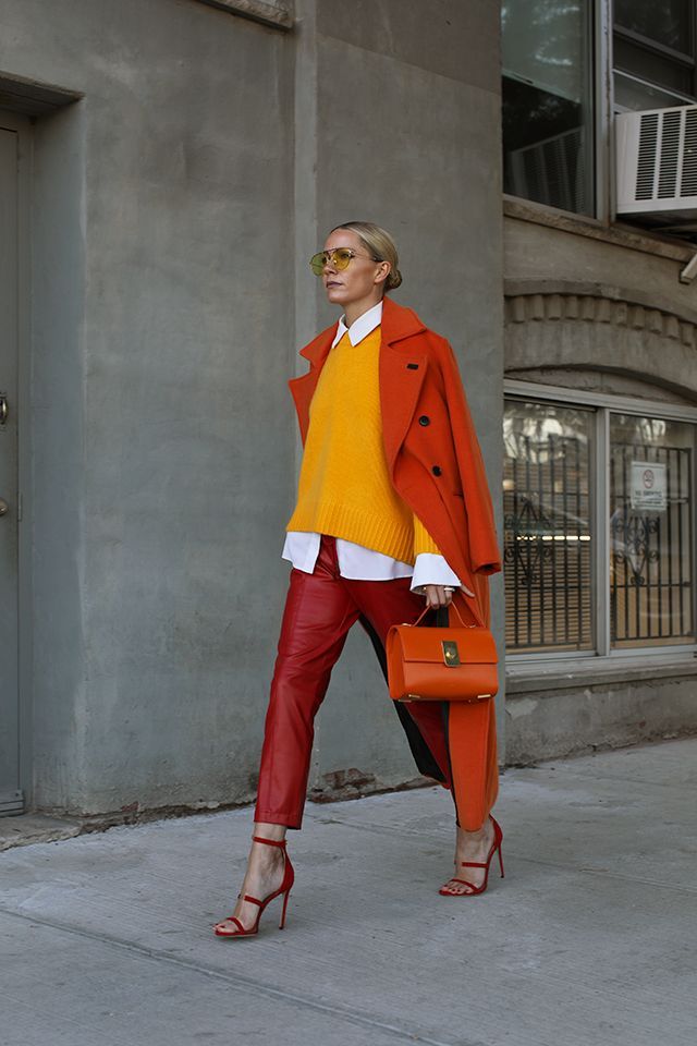 TAMARA MELLON // FANCY FEET – Atlantic-Pacific Black Woman Fall Outfits 2023, Orange And Red Outfit, Colourful Autumn Outfits, Red And Orange Outfit, Airlines Uniform, Mode Prints, Blair Eadie, Walking Down The Street, Atlantic Pacific