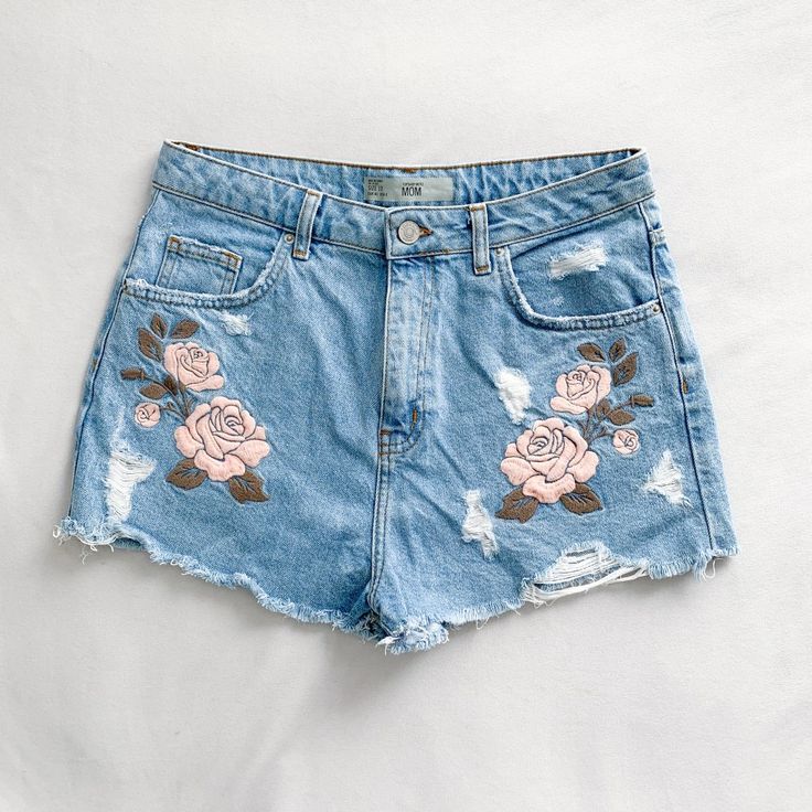 Topshop Floral Embroidered Blue Denim Mom Shorts Brand New Without Tags! Never Worn Size Us 8 High-waist Denim Blue Bottoms With Floral Embroidery, High Waist Denim Blue Bottoms With Floral Embroidery, Blue Embroidered Denim Shorts, Trendy Blue Bottoms With Floral Embroidery, Blue Embroidered Short Length Jeans, High Waist Denim Bottoms With Floral Embroidery, Trendy Mid-rise Bottoms With Floral Embroidery, Trendy Embroidered Mid-rise Bottoms, High Waist Floral Embroidered Jeans For Summer