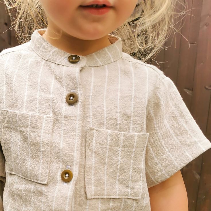 Baby + Boy Sizes Bundle - Shirt with Band Collar - Grandad Collar - Sewing Pattern - PDF - Instant download How cool is our Otis Shirt? It features nice details like a banded collar, patch pockets, and a surprising side slit. It is perfect to wear on its own, or as a jacket, layered over a t-shirt or a long sleeve jersey. The pockets are optional, and you can choose to add only one instead of two. The long sleeve version features a classic placket - with step-by-step instructions - that will mak Boys Linen Shirt, Baby Boy Linen, Tank Top Sewing Pattern, Shorts Sewing Pattern, Collar Sewing, Trendy Romper, Shorts Sewing, Boys Cargo Shorts, Baby Kleidung