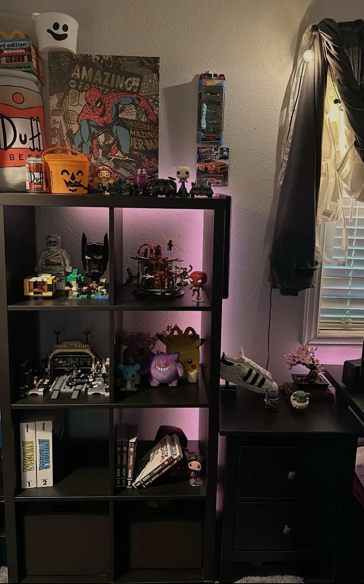 Nerd Shelves, Dark Aesthetic Bedroom Ideas, Dark Aesthetic Bedroom, Nerd Bedroom, Geek Bedroom, Collectors Room Ideas, Hypebeast Bedroom, Industrial Apartment Decor, Small Room Setup