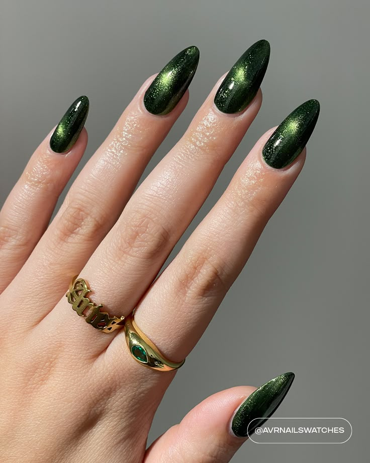 Dark Green Nail Art Designs, Emerald Velvet Nails, December Nail Ideas Green, Green Nail Inspo Almond, Green And Gold Glitter Nails, Elphaba Inspired Nails, Velvet Nails Green, Gel Green Nails, Forest Nails Aesthetic