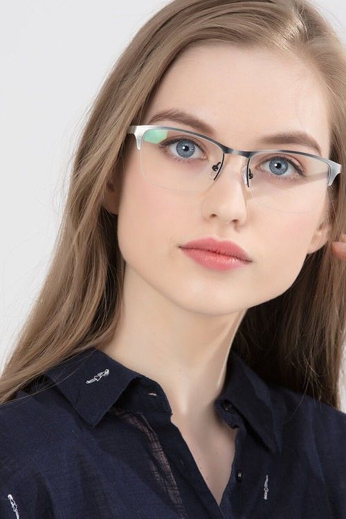 Round Face Glasses Frames, Clear Glasses Frames Women, Stylish Glasses For Women, People With Glasses, Glasses For Round Faces, Glasses For Your Face Shape, Clear Glasses Frames, Rimless Eyeglasses, Glasses Trends