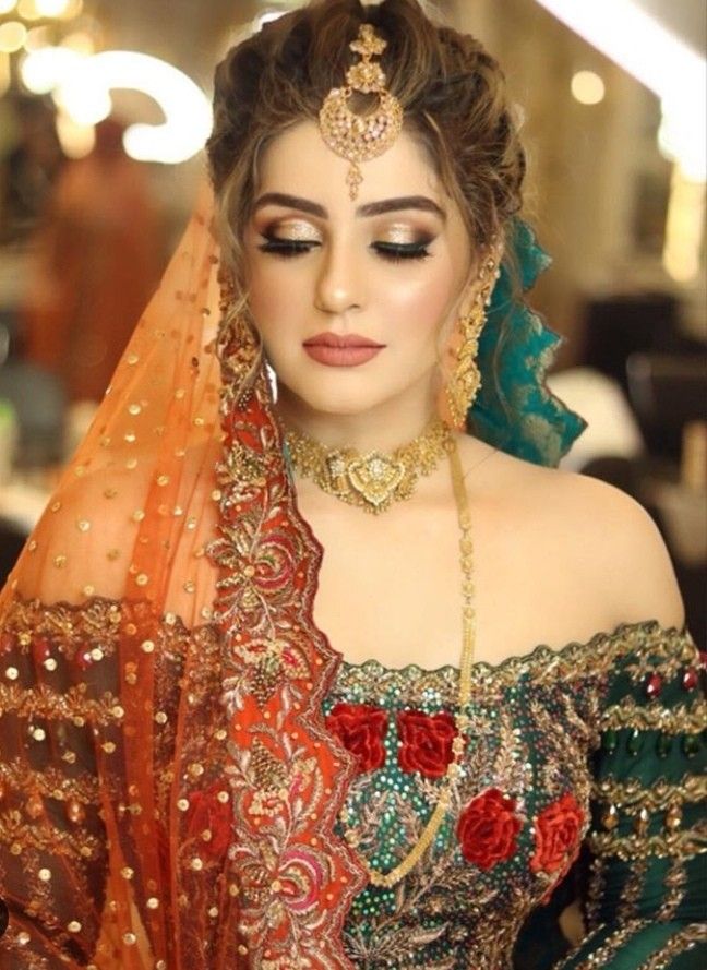 Beautiful gorgeous Pakistani mehndi bride Mehndi Brides Pakistani, Brides Pakistani, Bridal Dresses Pakistani, Mehndi Hair, Bridal Jewelry Pakistani, Pakistani Mehndi, Dresses Pakistani, Jewelry Pakistani, Mehndi Brides