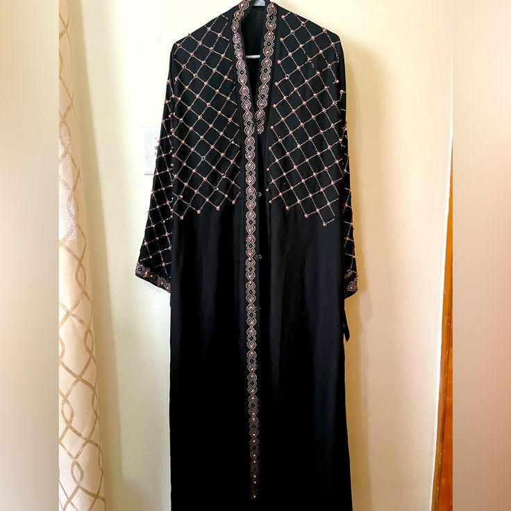 Gorgeous Black Open Abaya With Pink Diamond Sequences And Patterns. It Has A Butterfly Like Hands And Perfect For A Special Occasion. Black Kaftan With Dabka Work For Eid, Eid Black Kaftan With Dabka Work, Black Dabka Work Kaftan For Eid, Black Long Abaya, Black Floor-length Abaya With Dabka Work, Traditional Long Black Kaftan, Traditional Black Maxi Length Thobe, Modest Black Kaftan For Eid, Black Abaya With Dabka Work