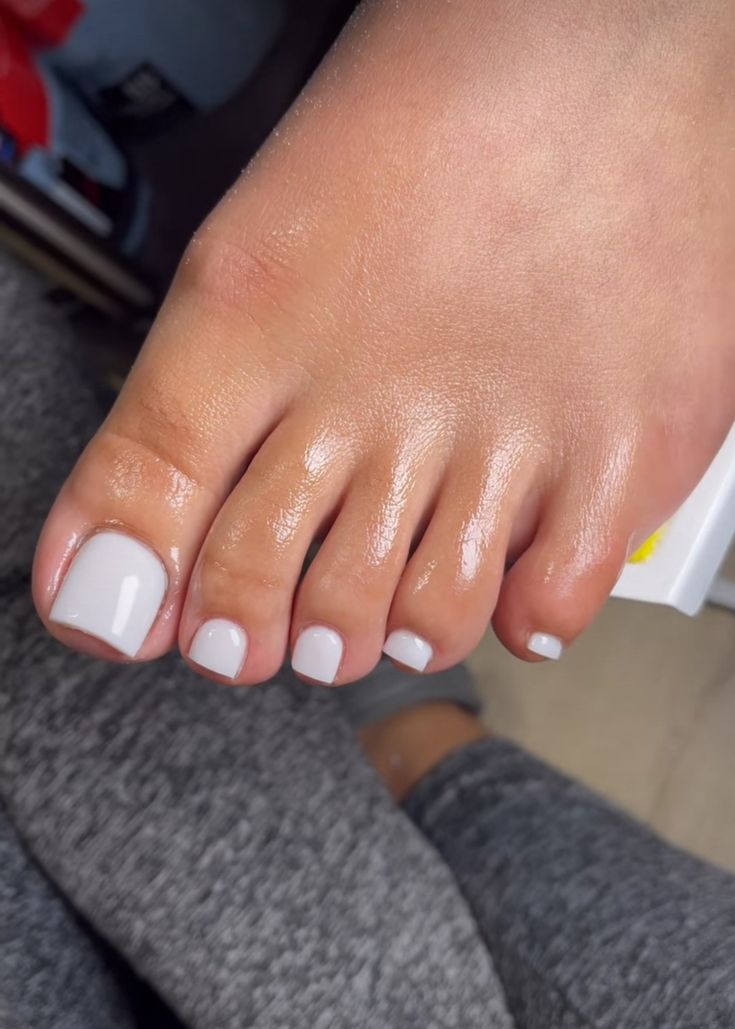 Milk White Toes, Gel Toes Ideas, White Pedicure Toenails, Pedicure White, Mani Pedi Combos, White Pedicure, Pedicure Colors, White Manicure, Gel Toe Nails