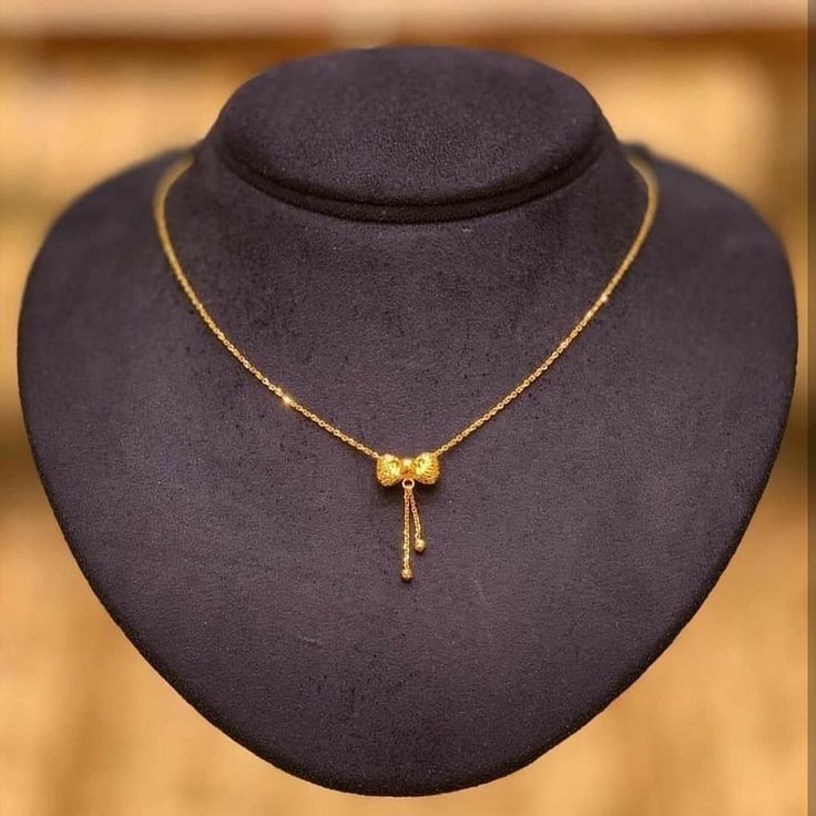 Baby Chains Gold, Pendal Set Design In Gold Simple, Simple Chain Designs Gold, Neck Chains Gold Simple, Chain Lockets Gold Simple, Small Chains Gold, Gold Locket Design, Gold Neck Chain, Fashion Jewelry Necklaces Gold