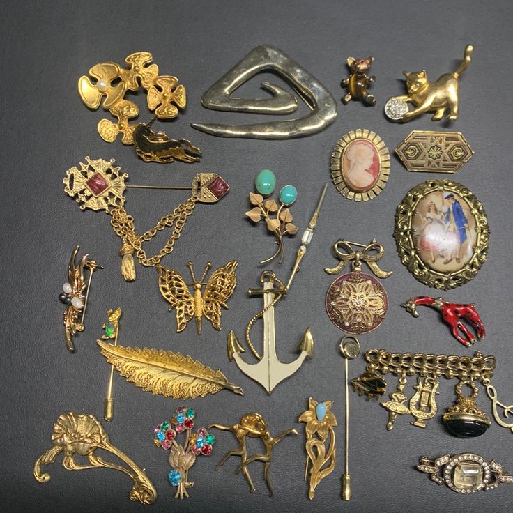 Lot Of Gold Toned Brooches. Some Are Gold Filled, Some Are With Natural Stones. More Than Half Are Signed. Brands Are Dvf, Topazo,, Rachel Gera, Etc Formal Costume Jewelry Pins, Elegant Jewelry For Collecting, Vintage Silver, Unique Vintage, Vikings, Brooches, Natural Stones, Gold Filled, Vintage Jewelry