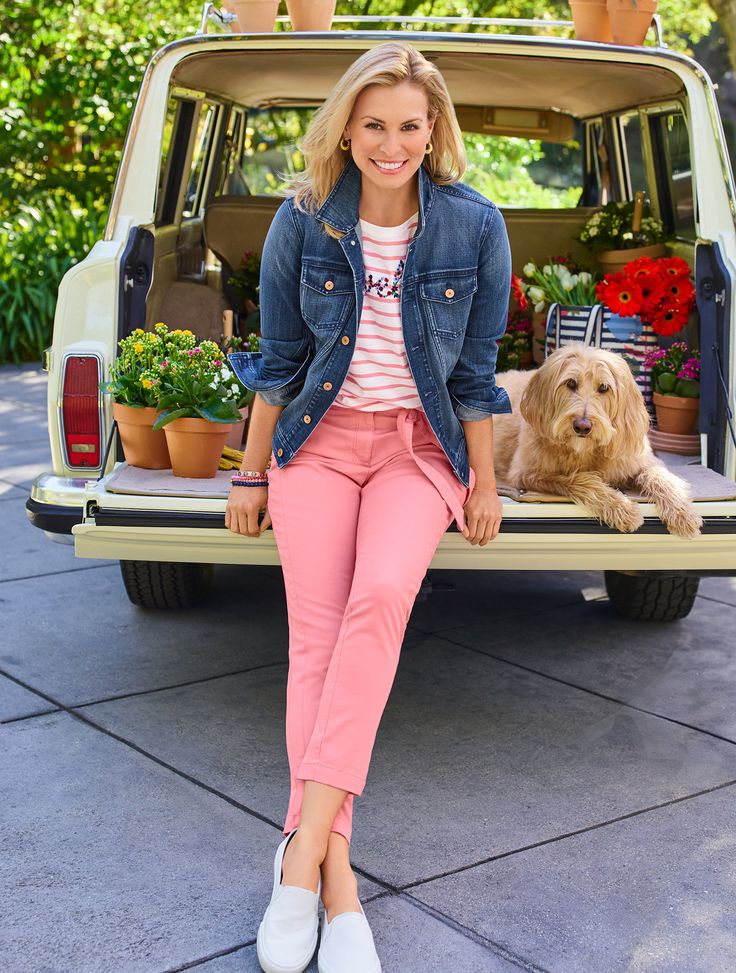 Coral Pants Outfit, Talbots Outfits, Talbots Fashion, Pink Pants Outfit, Coral Pants, Pink Chinos, Niki Taylor, Mum Fashion, Plus Size Petite